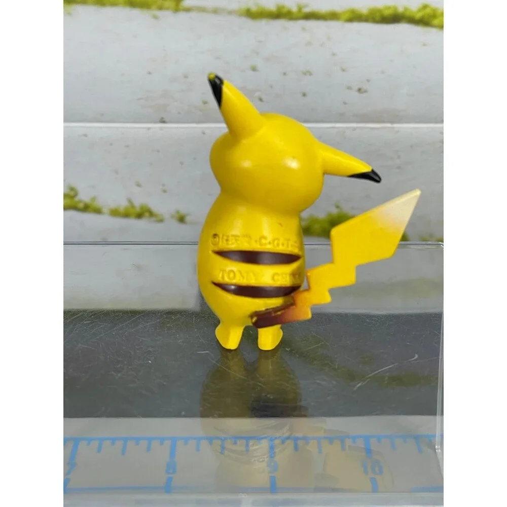Pokemon Nintendo TOMY Quizzical Pikachu Figure Figurine PVC Vintage